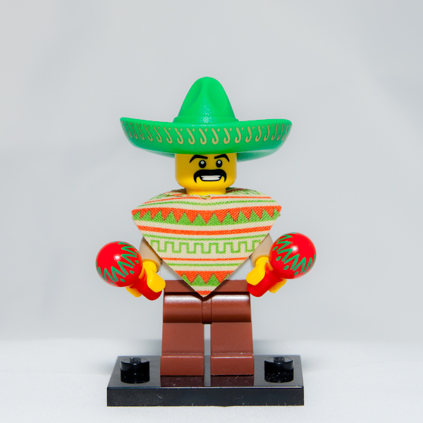 My little brother went to live in the UK for a while. Last weekend we saw each other again for the first time since January. He gave me an unopened Lego Minifig package as a gift, which I opened and assembled on the dance floor.

It was a happy Mexican playing maracas.